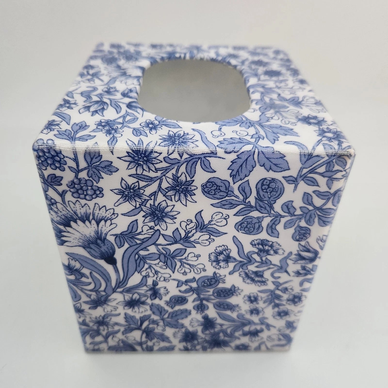 Pretty Tissue Box Holder Cover Blue and White Vintage Linens 'n Things Label | eBay