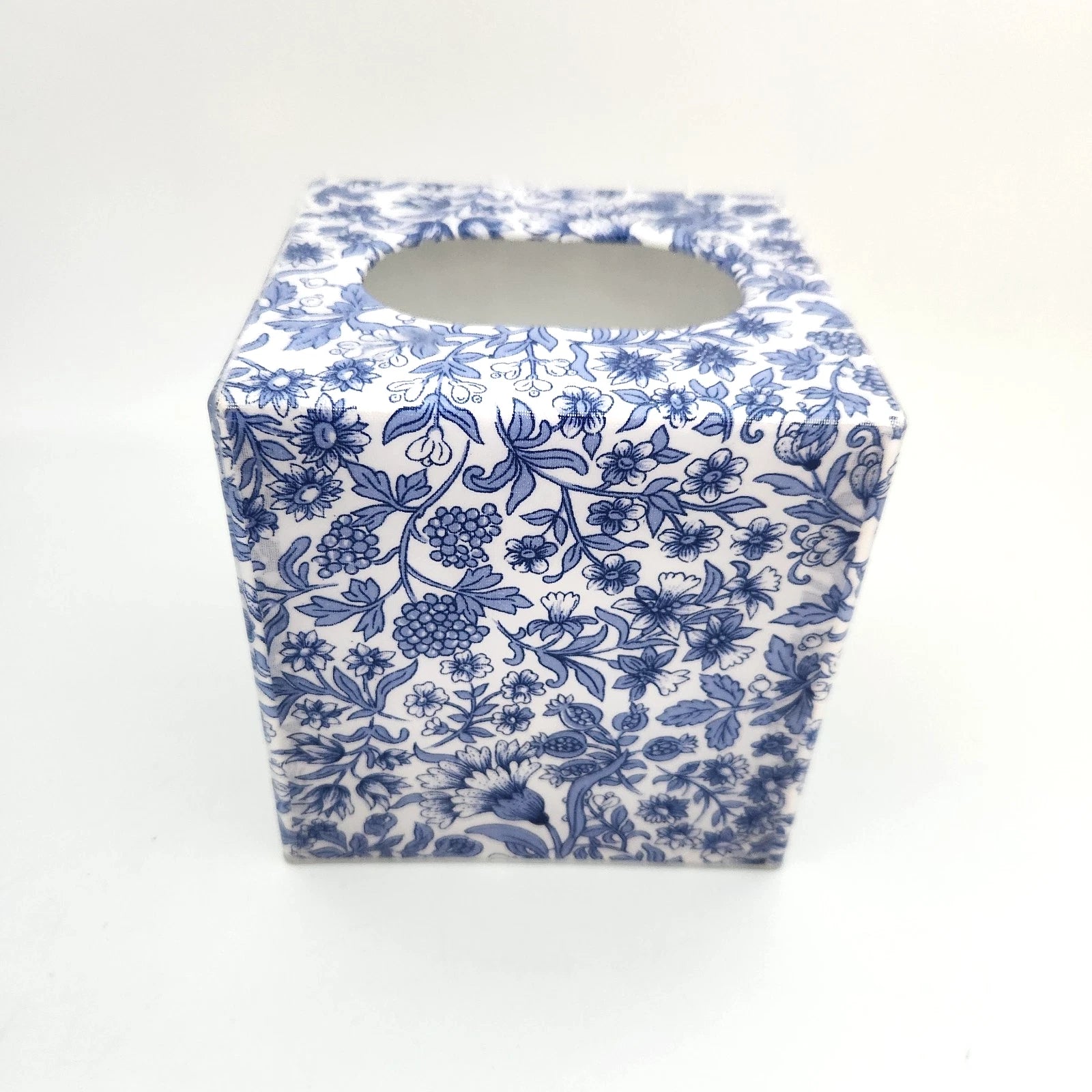 Pretty Tissue Box Holder Cover Blue and White Vintage Linens 'n Things Label | eBay