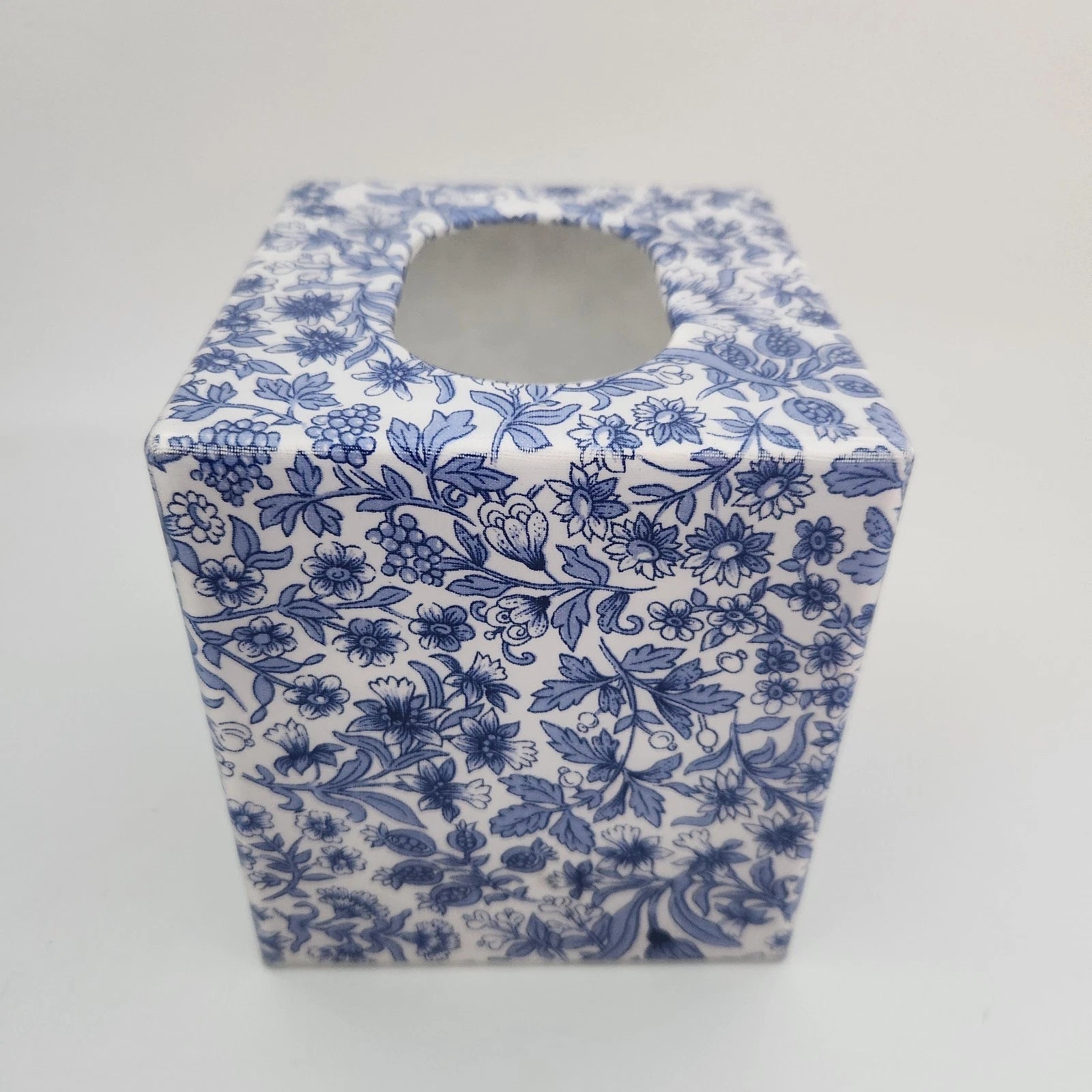 Pretty Tissue Box Holder Cover Blue and White Vintage Linens 'n Things Label | eBay