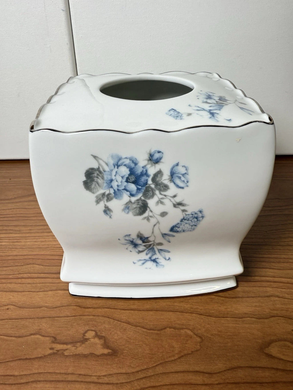 Veratex Tissue Box Cover White Blue Roses Silver Trim Gray Leaves MINT Condition | eBay