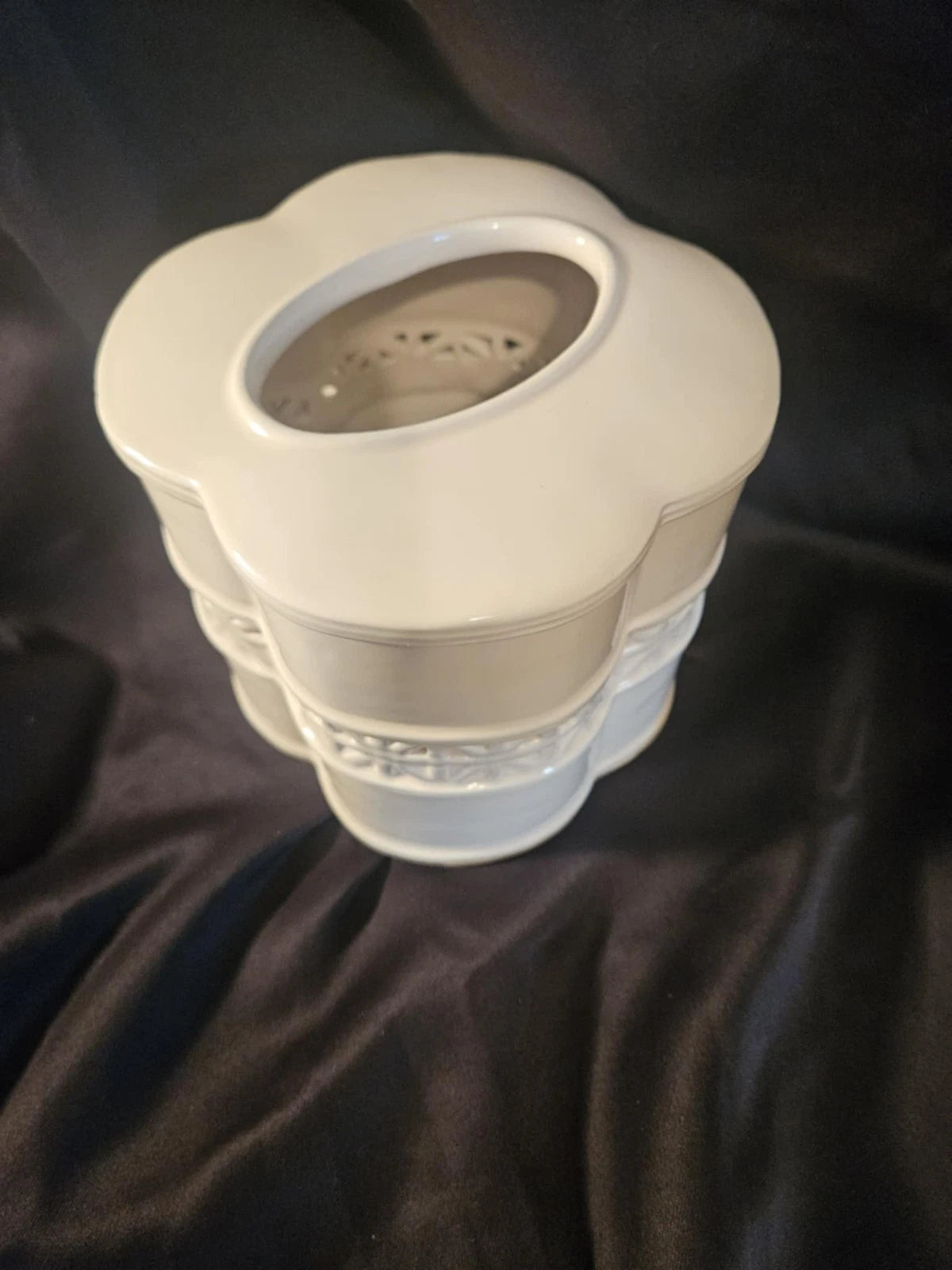 Beautiful Shaped White Colored Ceramic Tissue Box Cover Great W/Any Decor | eBay