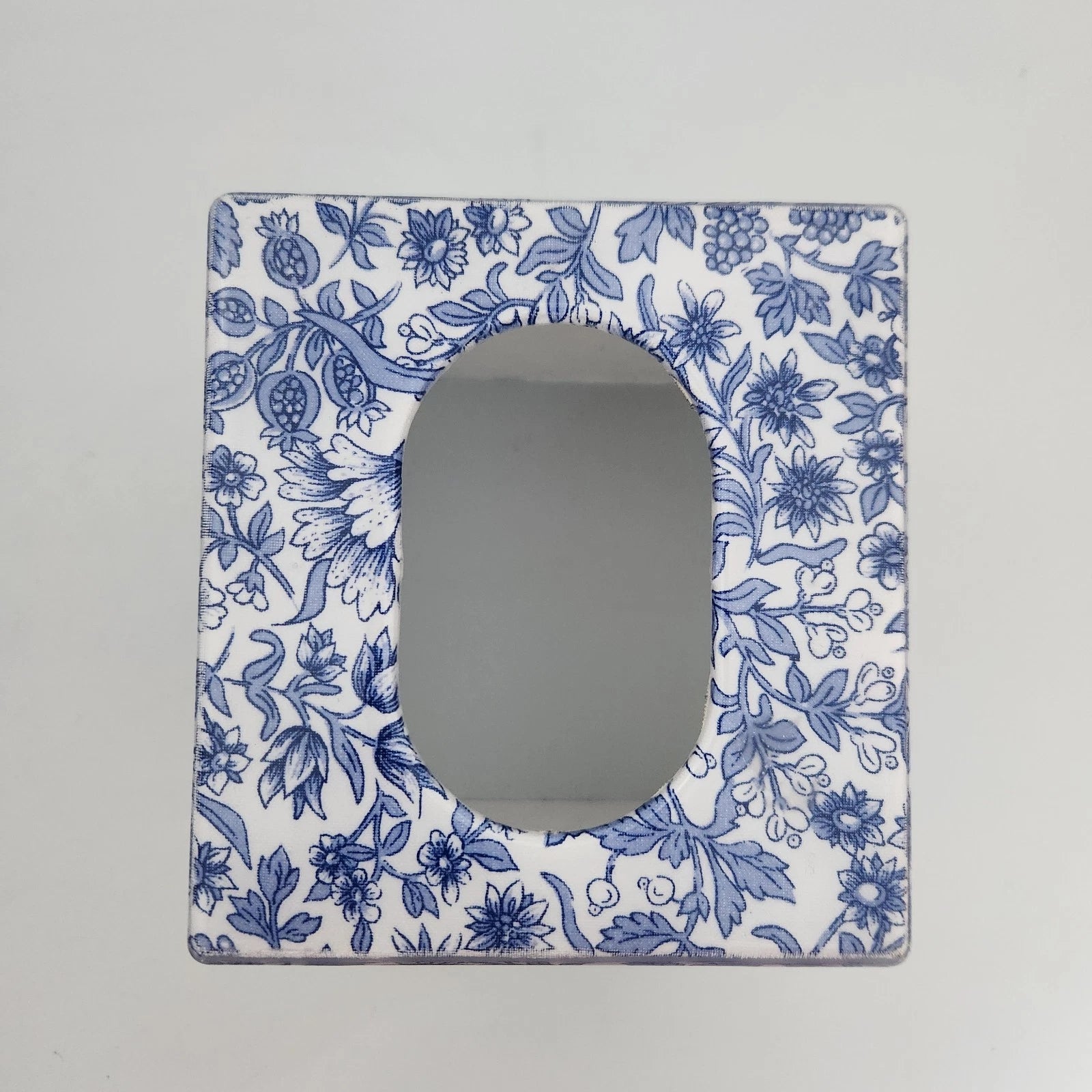 Pretty Tissue Box Holder Cover Blue and White Vintage Linens 'n Things Label | eBay