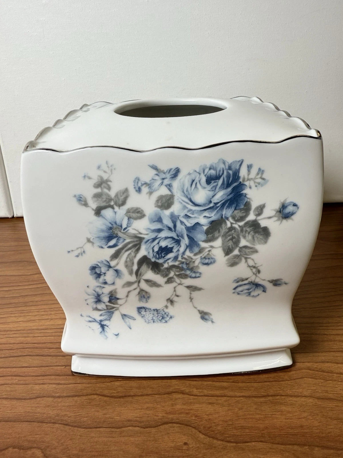 Veratex Tissue Box Cover White Blue Roses Silver Trim Gray Leaves MINT Condition | eBay