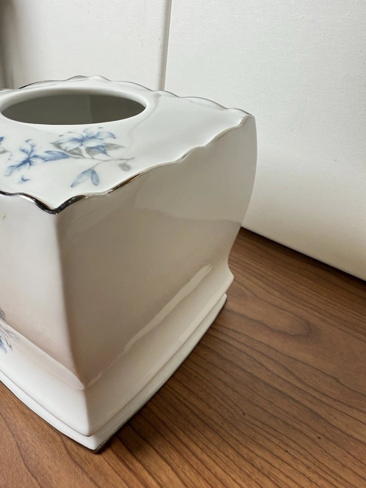 Veratex Tissue Box Cover White Blue Roses Silver Trim Gray Leaves MINT Condition | eBay